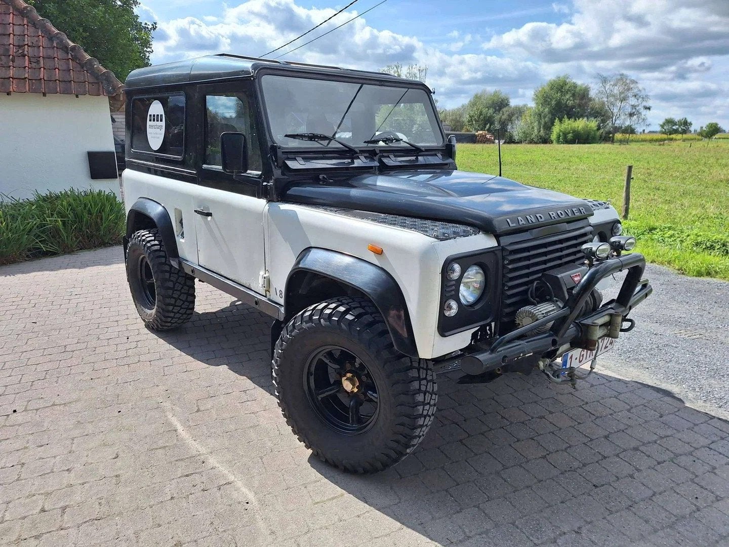 Land Rover Defender 90 V8 Manuel gearbox / over 40.000 € i, Autos, 218 ch, Land Rover, Beige, Entreprise