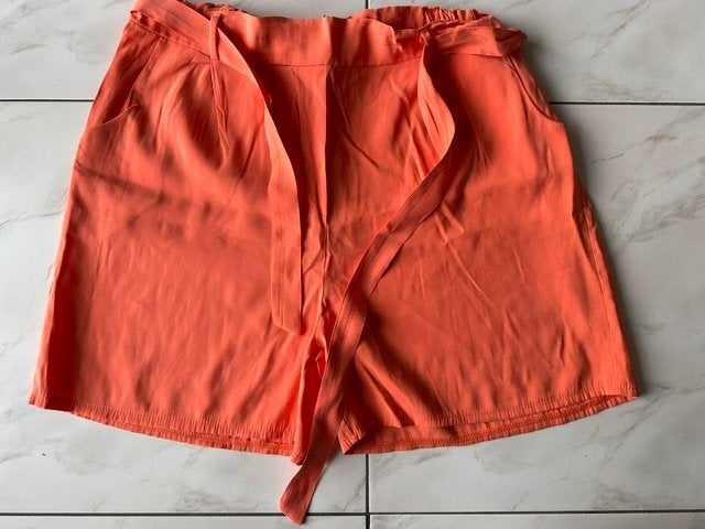 Short LolaLiza maat 44 (nr7623), Kleding | Dames, Grote Maten, Lola & Liza, Oranje, Ophalen of Verzenden, Gedragen