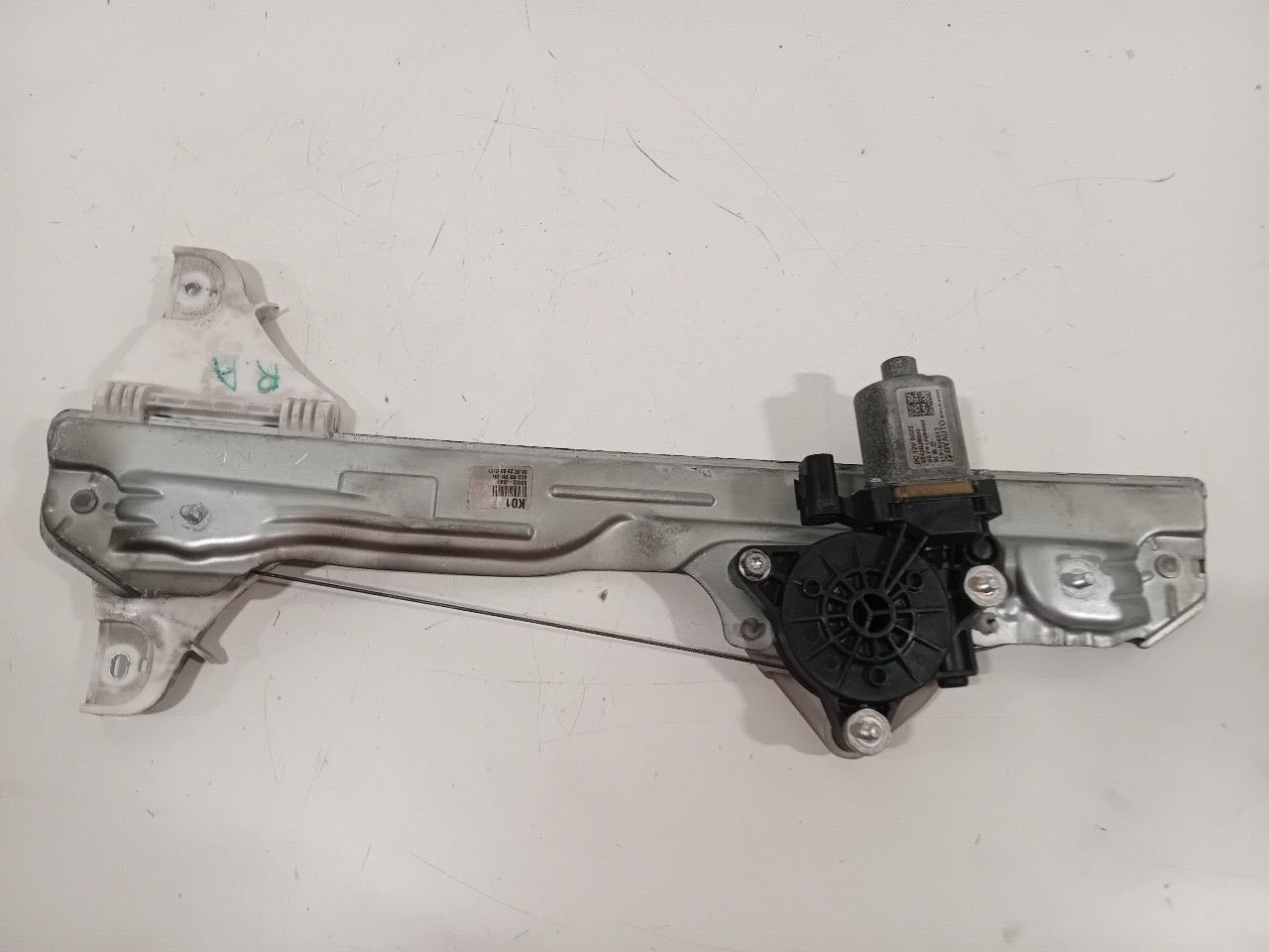 Raammechaniek elektrisch rechts achter Hyundai Kona, Onderdelen@venauto.nl, Van der Ven Autorecycling B.V., Gebruikt, Ettenseweg 76, 4706 PB Roosendaal, The Netherlands