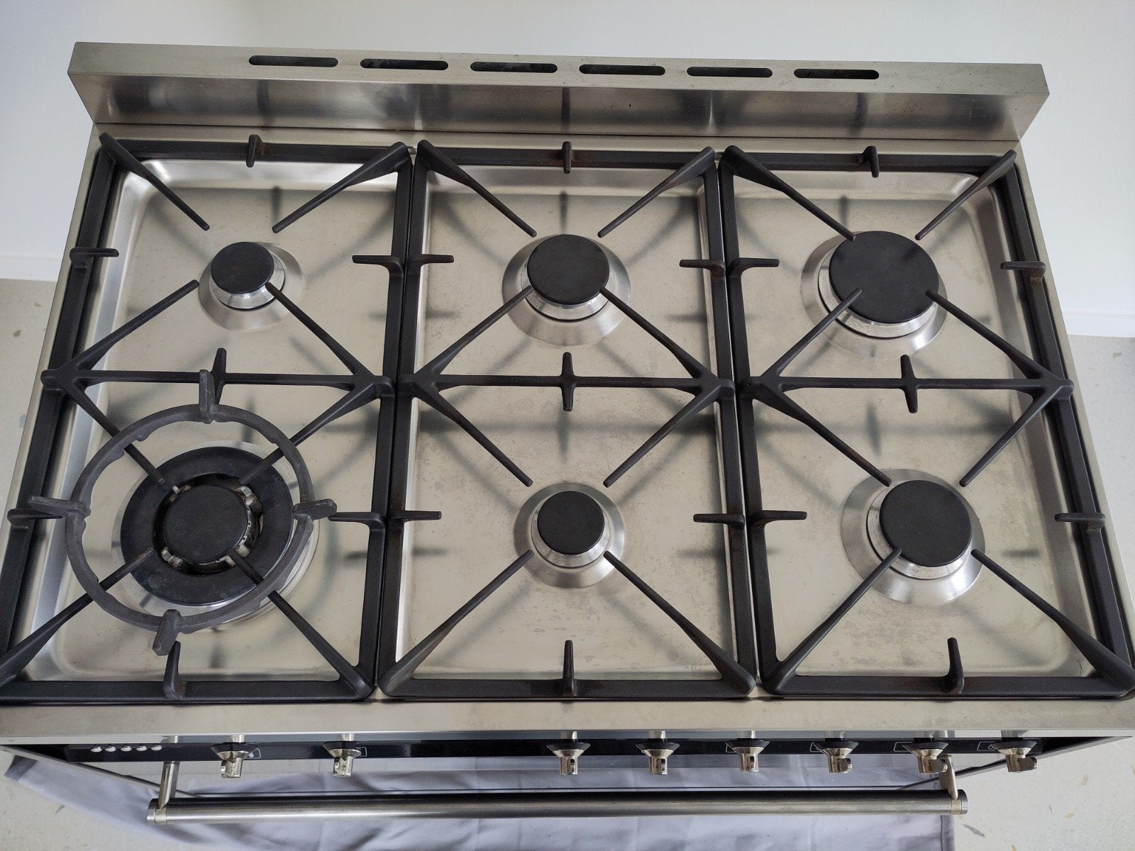 SMEG C9GMN1 zwart gasfornuis van 90 cm met hetelucht oven, Elektronische apparatuur, Fornuizen, Gebruikt, Vrijstaand, Gas, 5 kookzones of meer