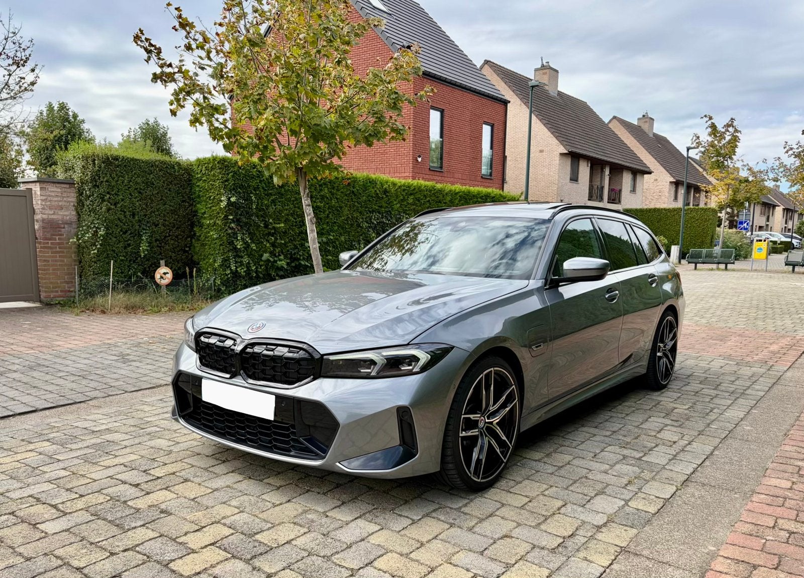 BMW 330e HYBRIDE PACK M/PANO/LESAR/HEAD-UP / NIEUWE STAAT, Autos, Cuir, Argent ou Gris, Achat, Entretenue par le concessionnaire