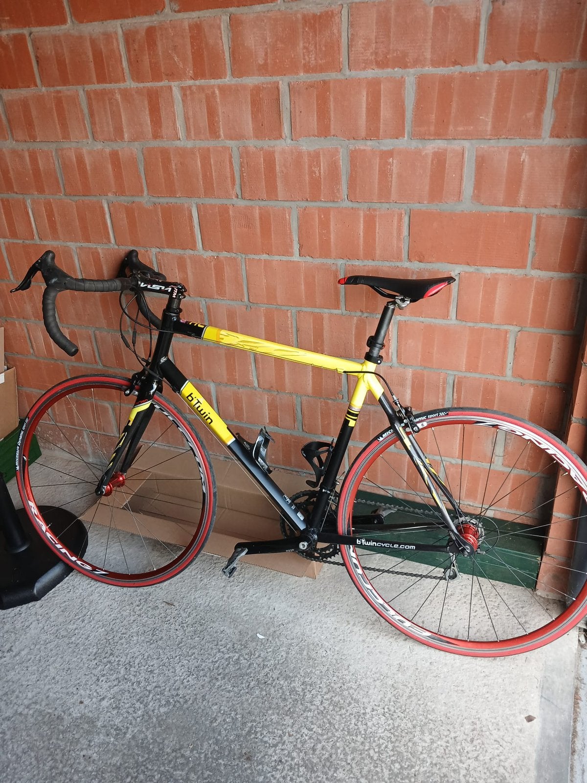 Koersfiets btwin, Fietsen en Brommers, Ophalen, Zo goed als nieuw