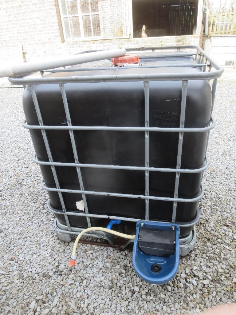 cuve eau avec abreuvoir, Enlèvement, Utilisé, Métal