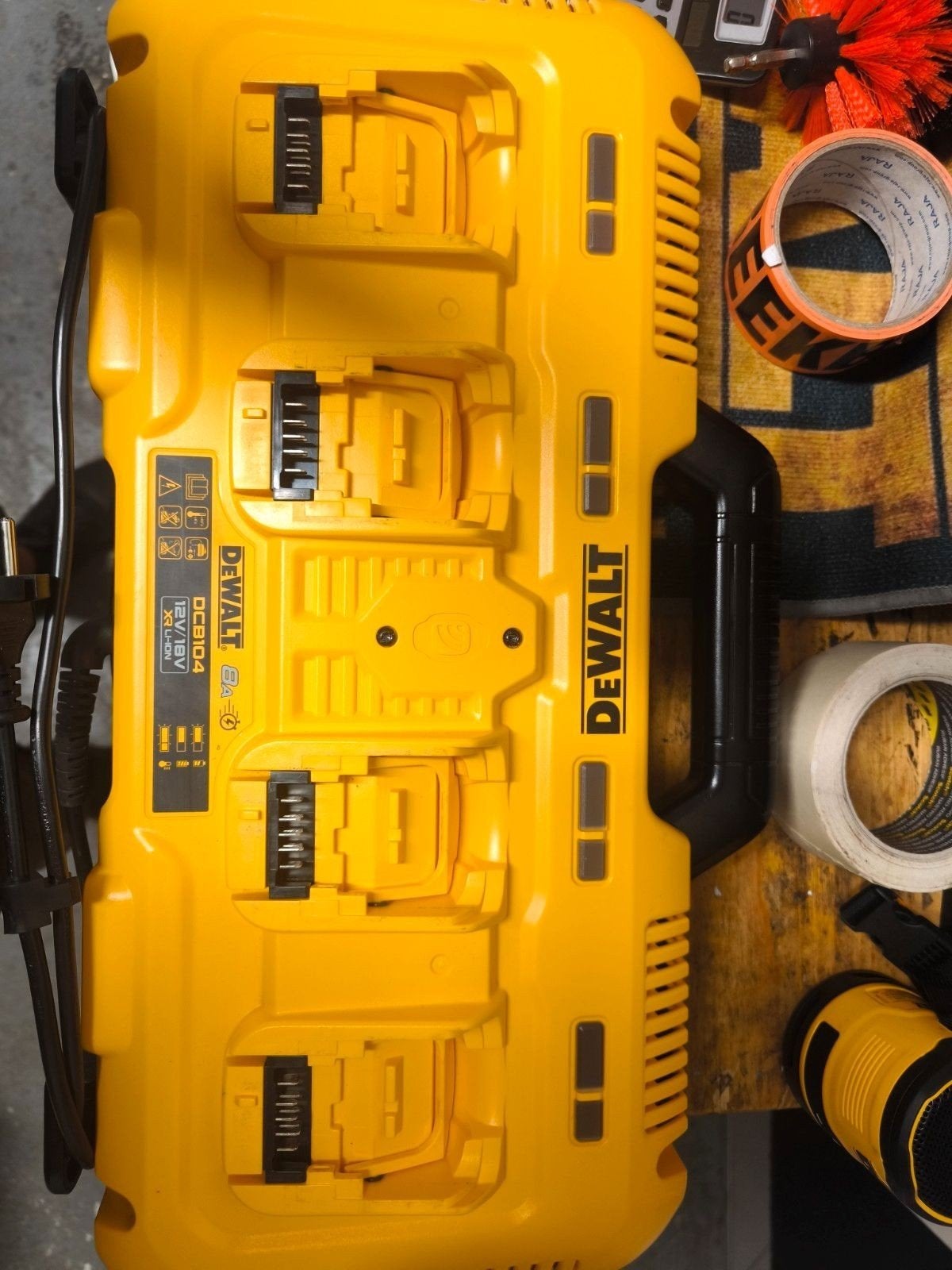 Dewalt DCB104, Bricolage & Construction, Enlèvement ou Envoi, Neuf