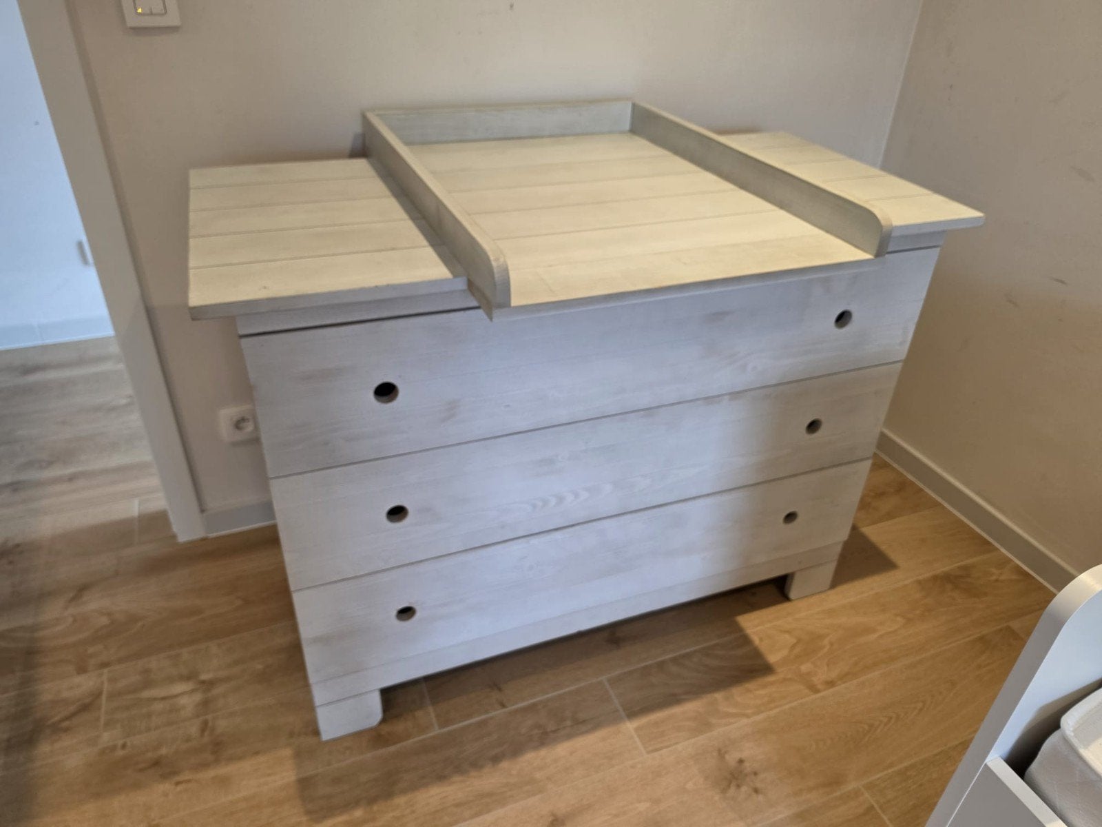babyslaapkamer bopita: bedje + commode, Kinderen en Baby's, Ophalen, Gebruikt, Commode