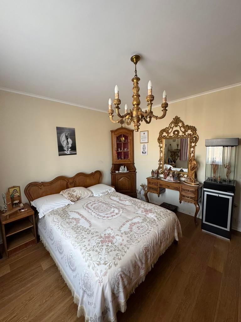 Bed in Louis XV-stijl, Ophalen