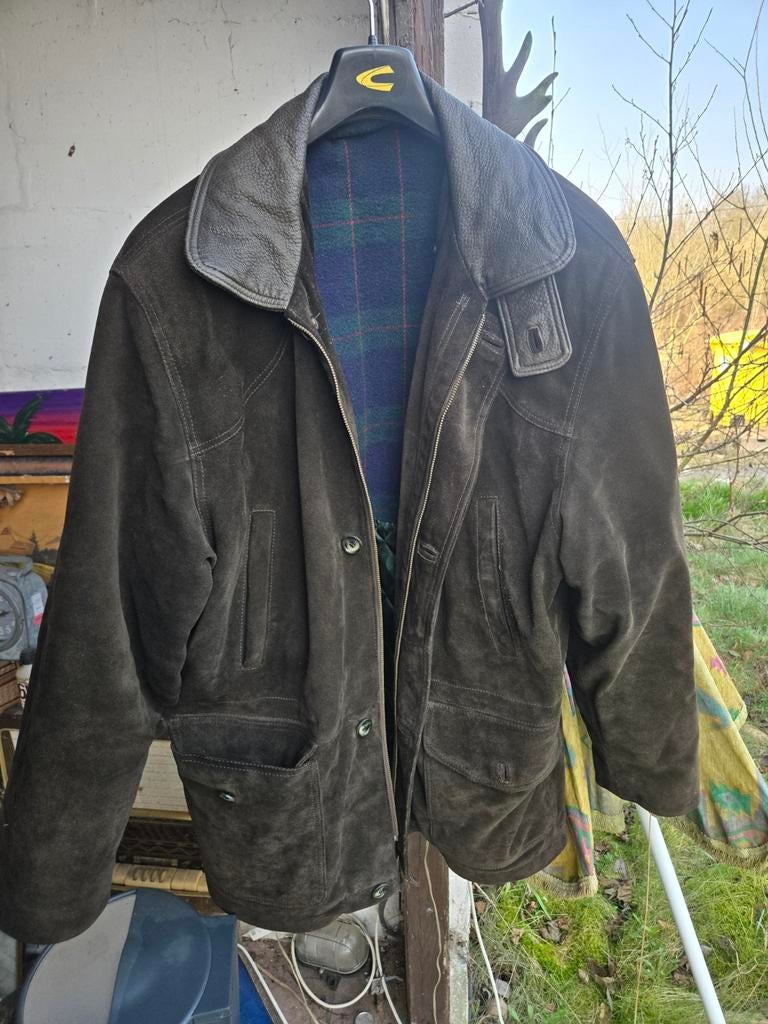 Lederen vest, Ophalen