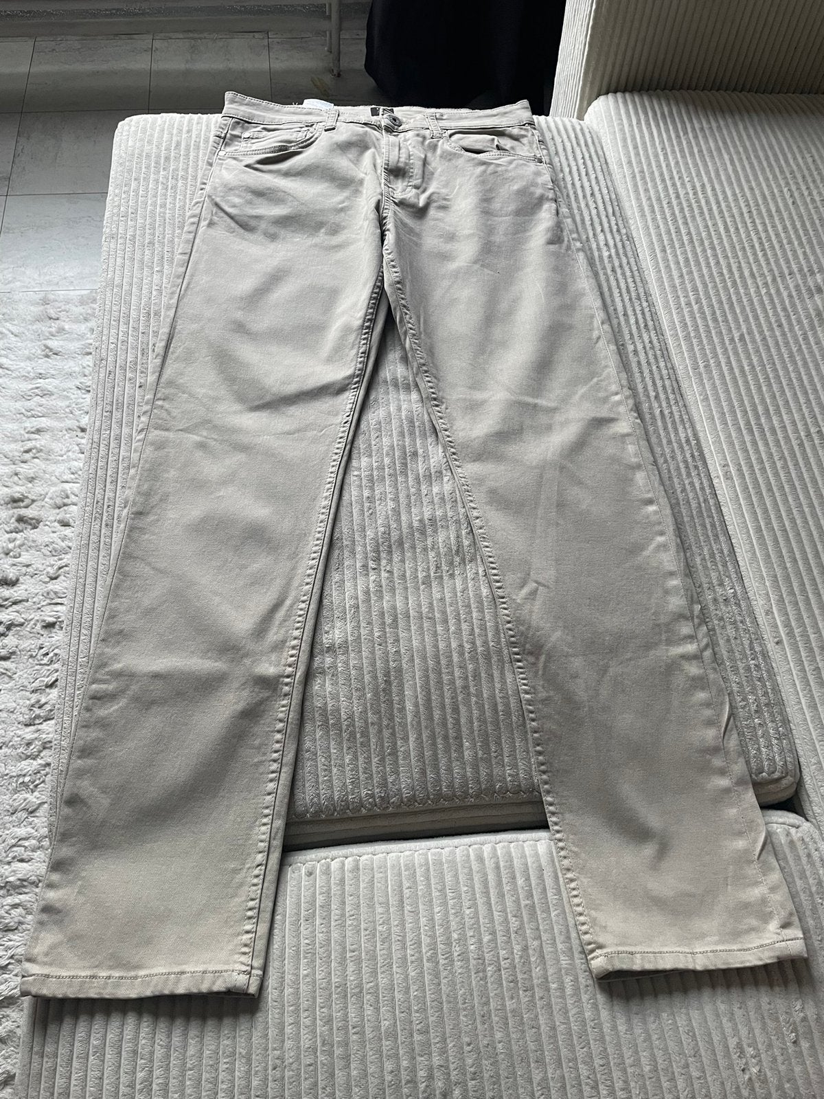 Ecru/lichtbeige rechte jeans met 5 zakken, Ophalen of Verzenden, Zo goed als nieuw, Overige kleuren, W33 - W34 (confectie 48/50)