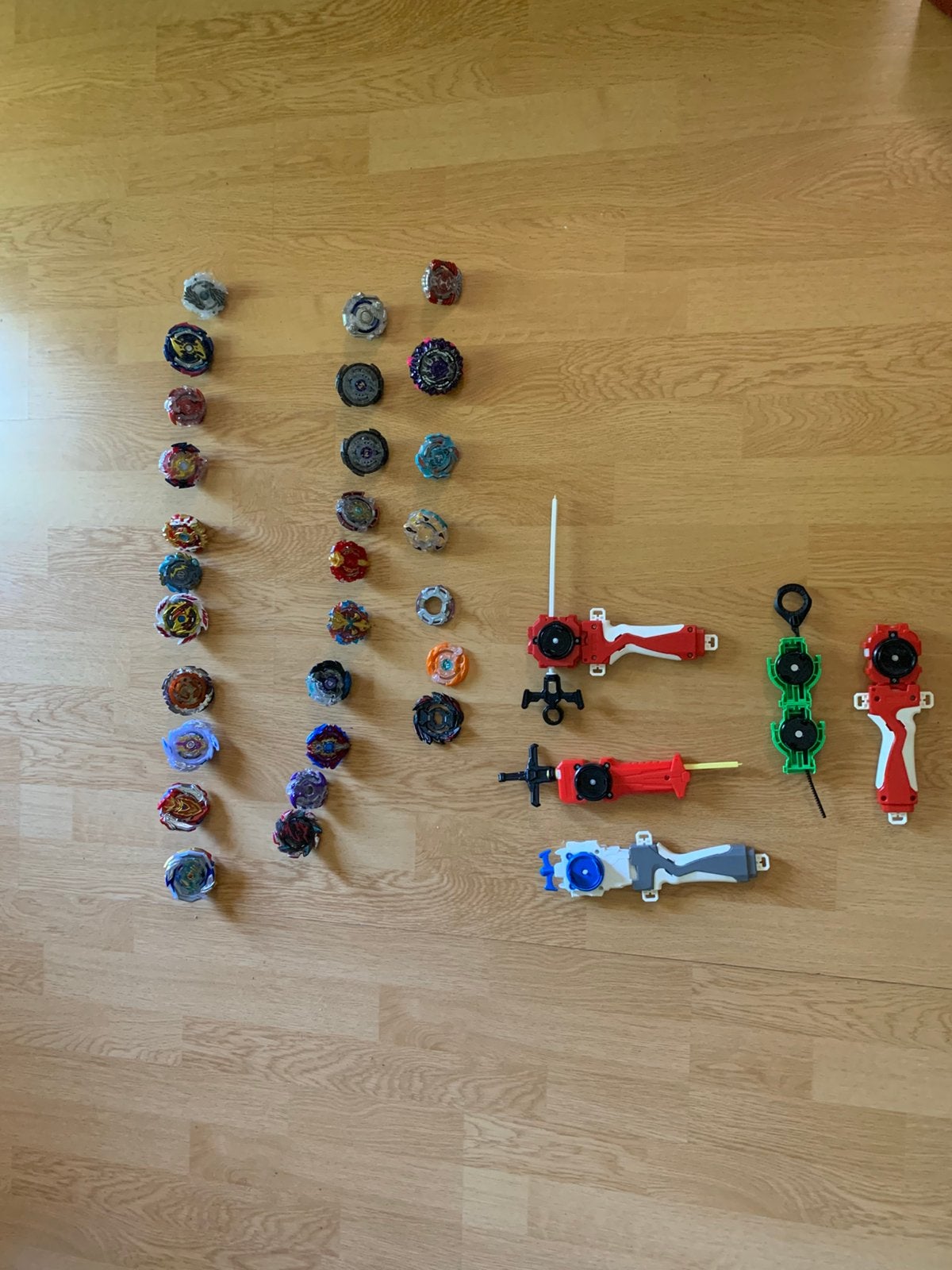 Grote set Beyblades met Launchers en Stadion, Ophalen, Gebruikt