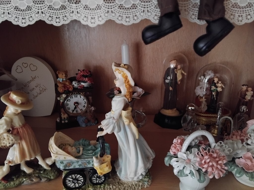 Beeldjes en andere ook beeldjes in biscuit porselein bieden, Antiek en Kunst, Ophalen