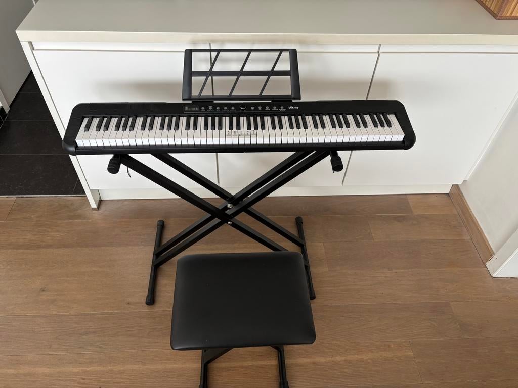 Keyboard, Muziek en Instrumenten, Keyboards, Ophalen, Zo goed als nieuw, Met standaard