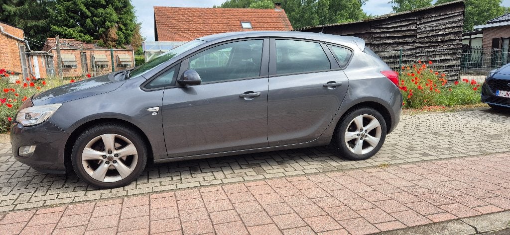 Opel Astra 1.4 eerste eigenaar 55783km, Auto's, Voorwielaandrijving, Parkeersensor, Leder en Stof, Handgeschakeld
