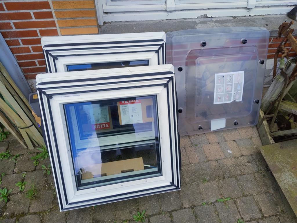 Dakvenster koepel  velux, Ophalen