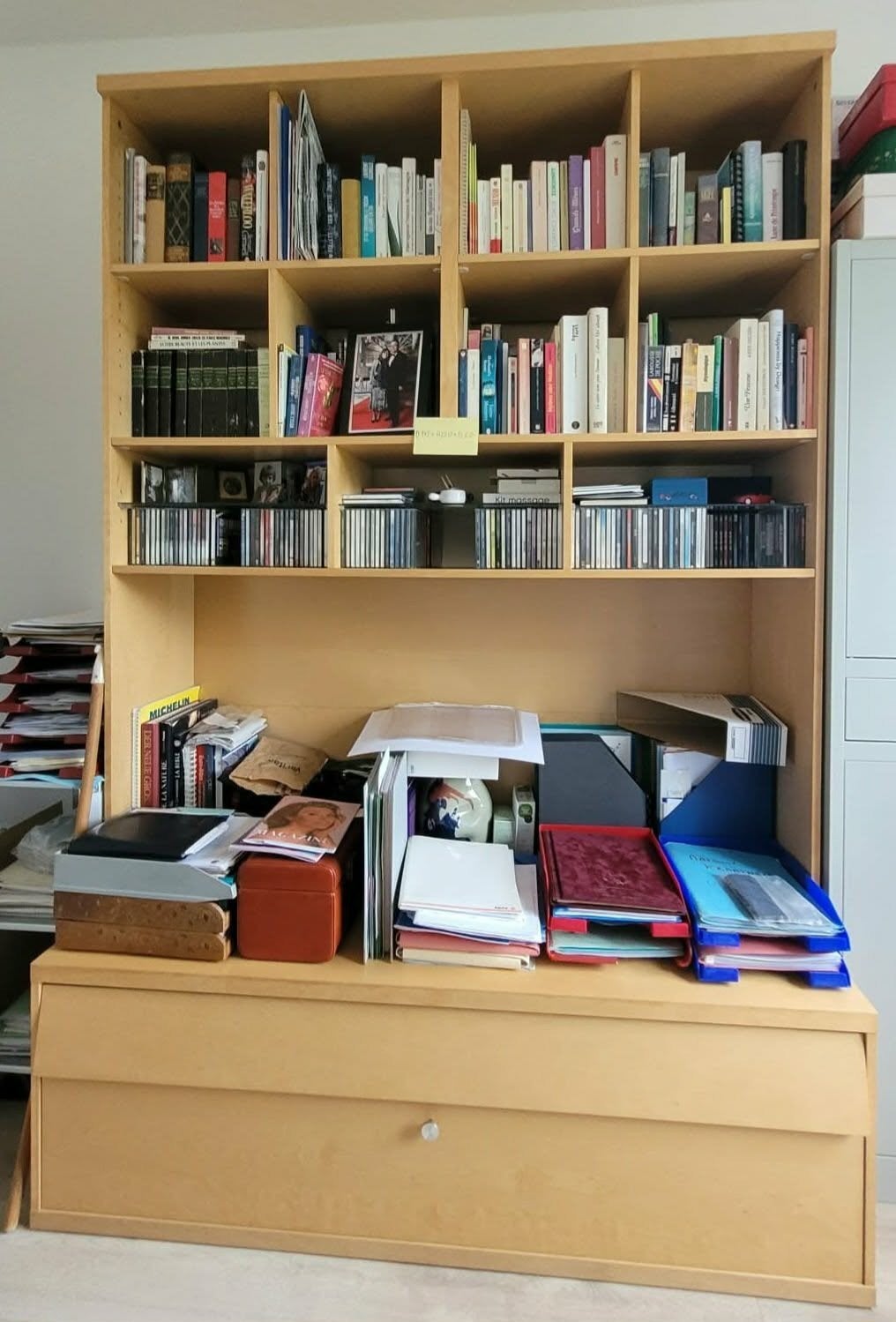 Grande Armoire Bibliothèque, Enlèvement