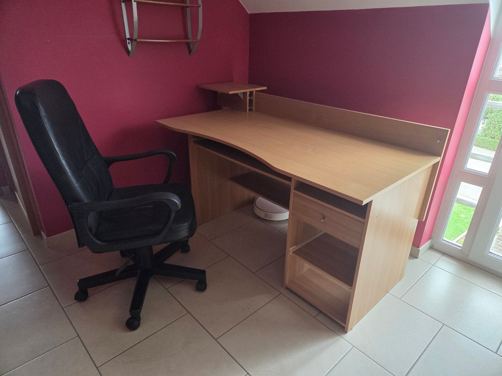 bureau avec chaise, Enlèvement