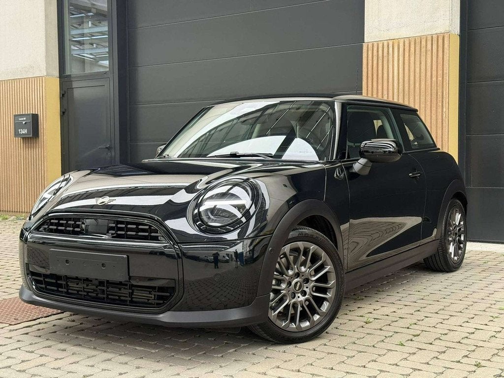MINI Cooper C Essential / Carplay / Camera / Nav / Lane assi, Auto's, Gebruikt, Zwart, Lichtsensor, Zwart