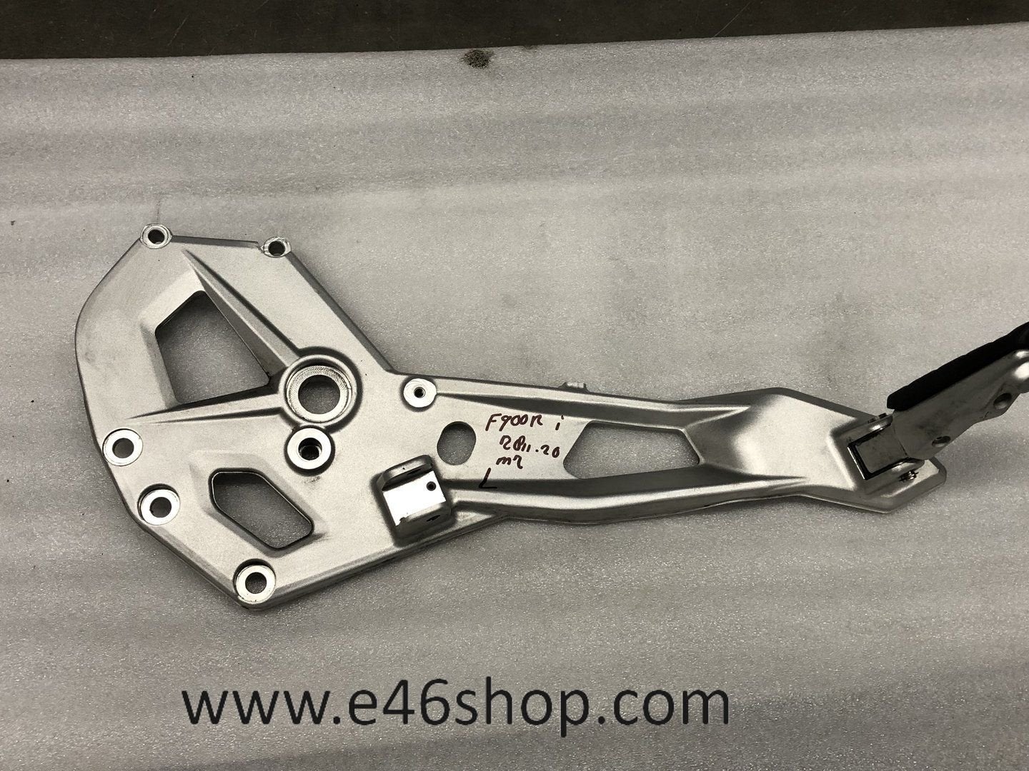 VOETSTEUN PLAAT SCHETSPLAAT  BMW F900R OE 46718404013, -, Utilisé, -, -