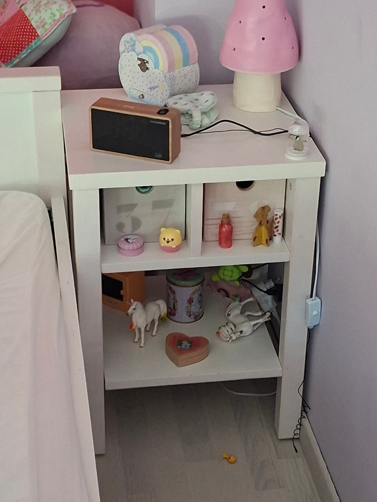 Bed met uitschuifbed en nachtkastje, Ophalen