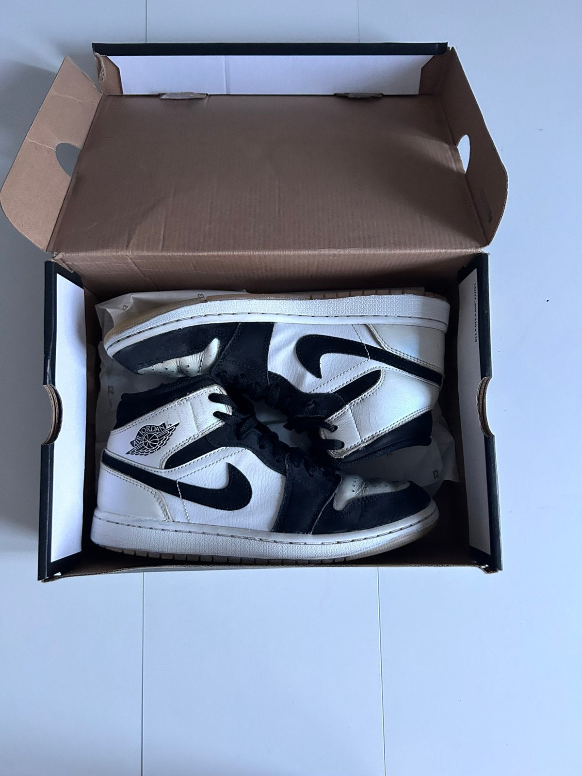 Nike Air Jordan mid SE “black/white”, Enlèvement ou Envoi, Porté, Blanc, Baskets
