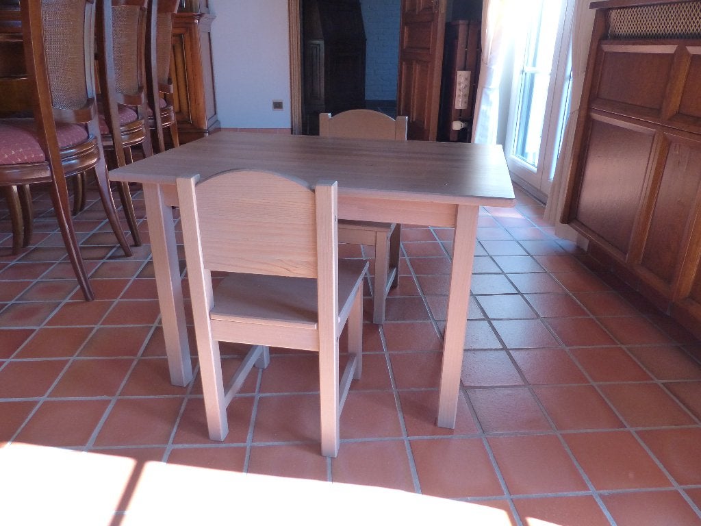 Houten tafeltje met 2 stoeltjes - nieuwstaat, Enfants & Bébés, Enlèvement, Comme neuf, Table(s) et Chaise(s)