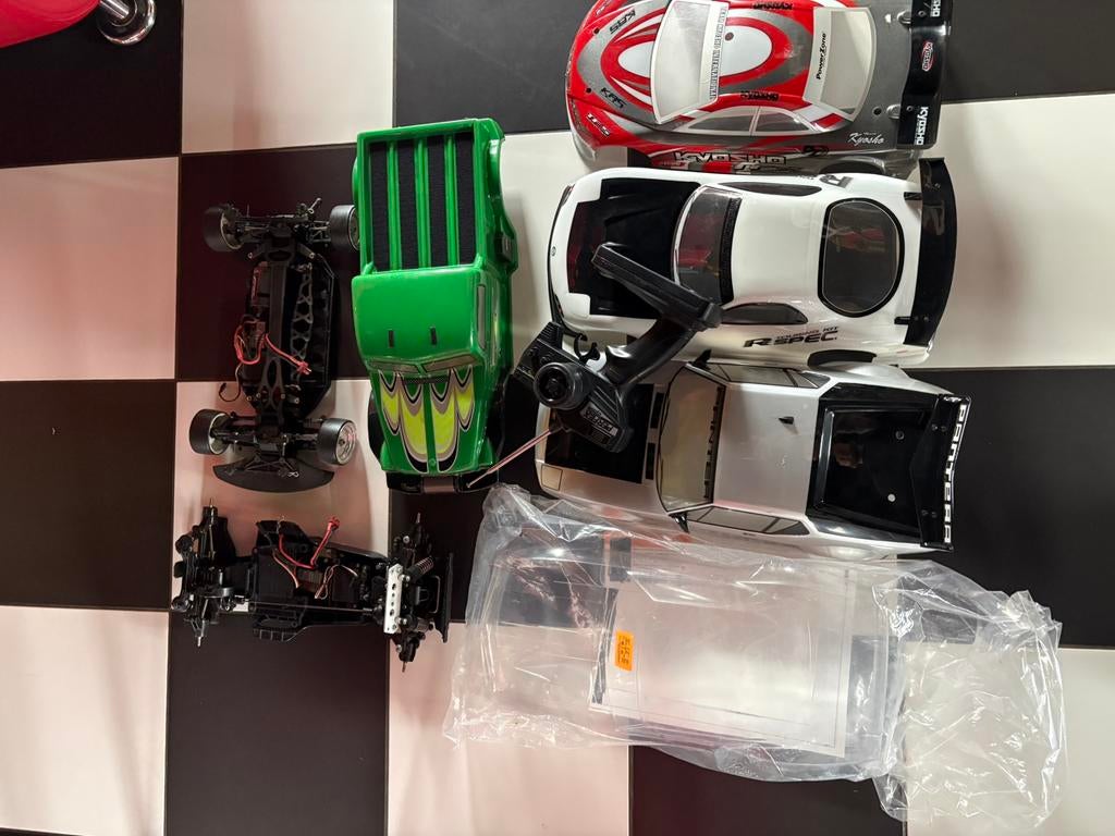 Lot rc kyosho coque chassis voiture télécommandée, Ophalen of Verzenden, Zo goed als nieuw