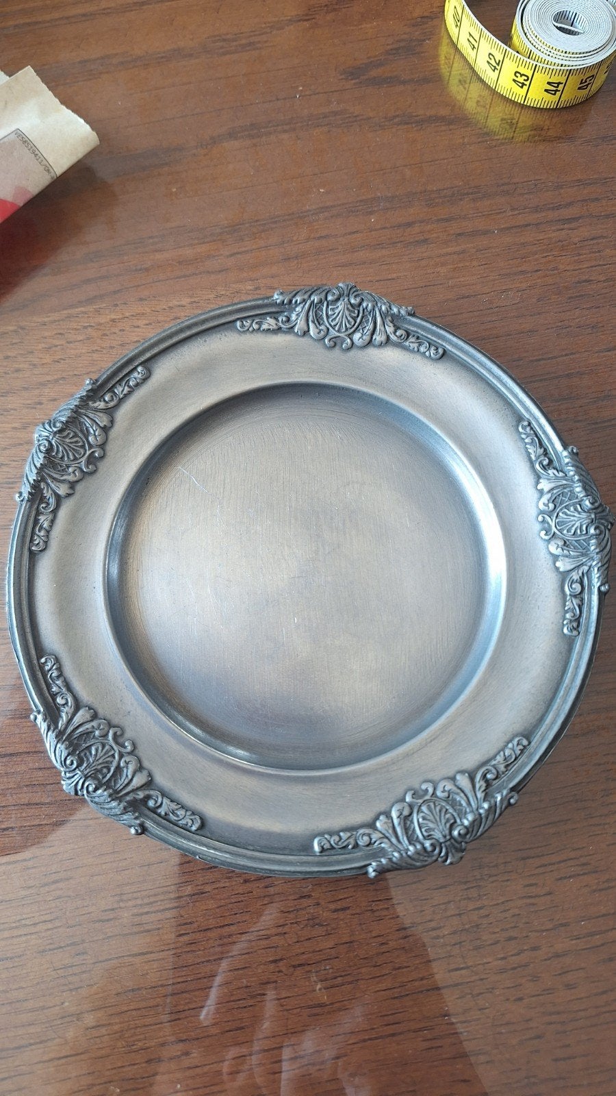 Assiette en étain des Postainiers hutois, Enlèvement