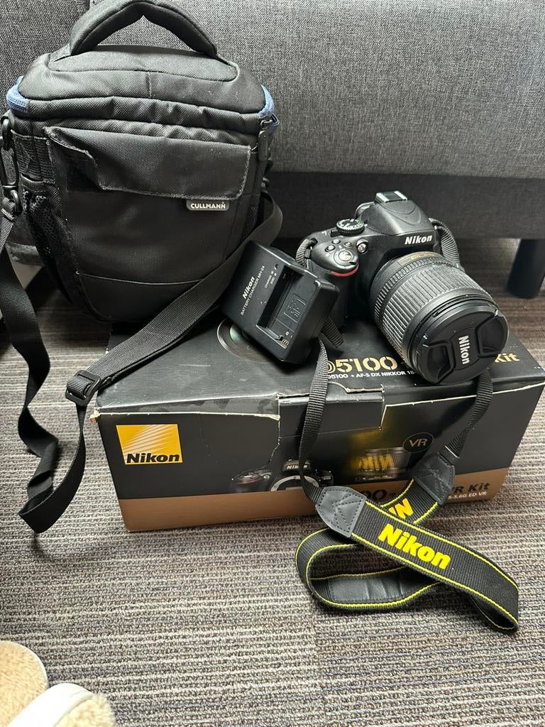 Nikon D5100 + AF-S DX NIKKOR 18-105mm f/3.5-5.6G ED VR, TV, Hi-fi & Vidéo, Enlèvement, Reflex miroir, Nikon, 4 à 7 fois