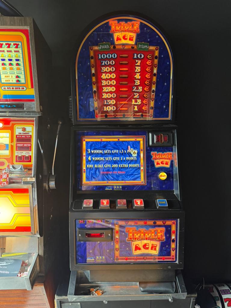 Machine à sous Triple Ace, Enlèvement, Comme neuf