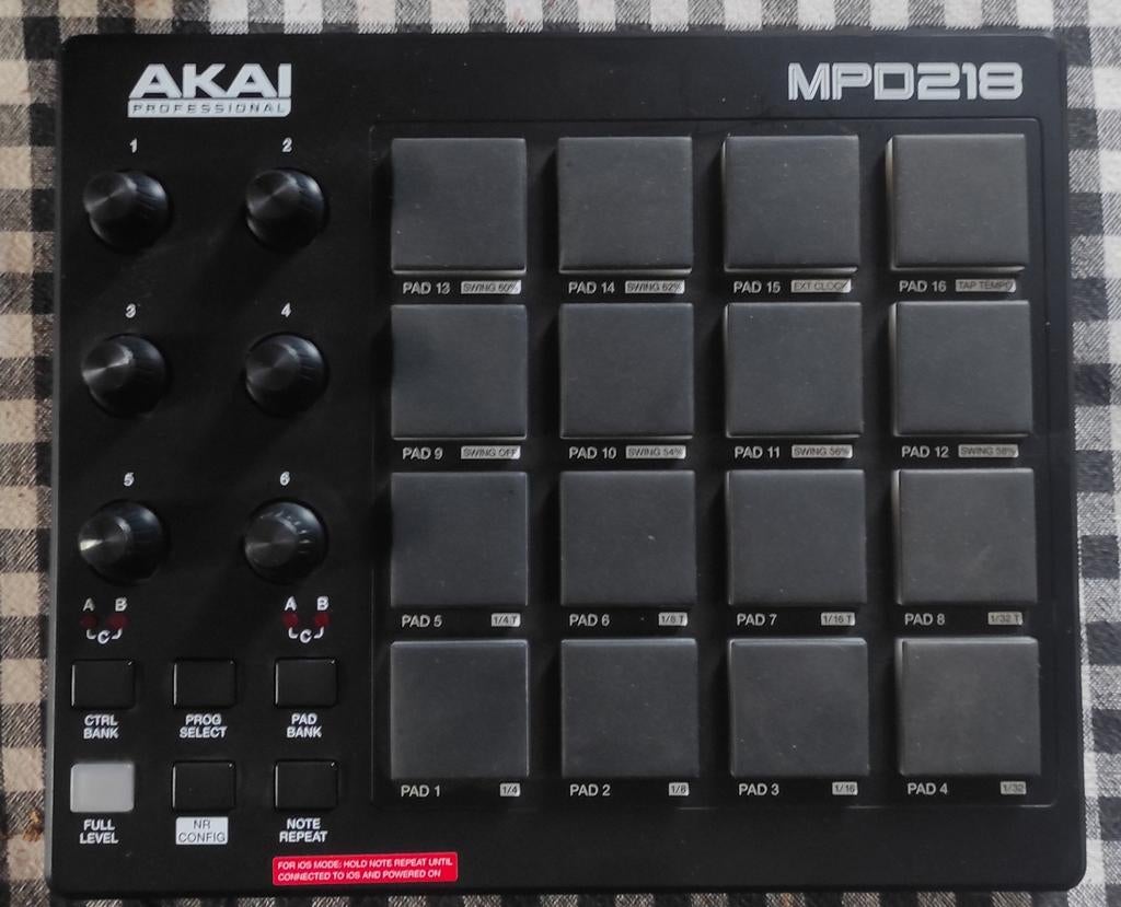 Akai professional MPD218, Muziek en Instrumenten, Samplers, Ophalen