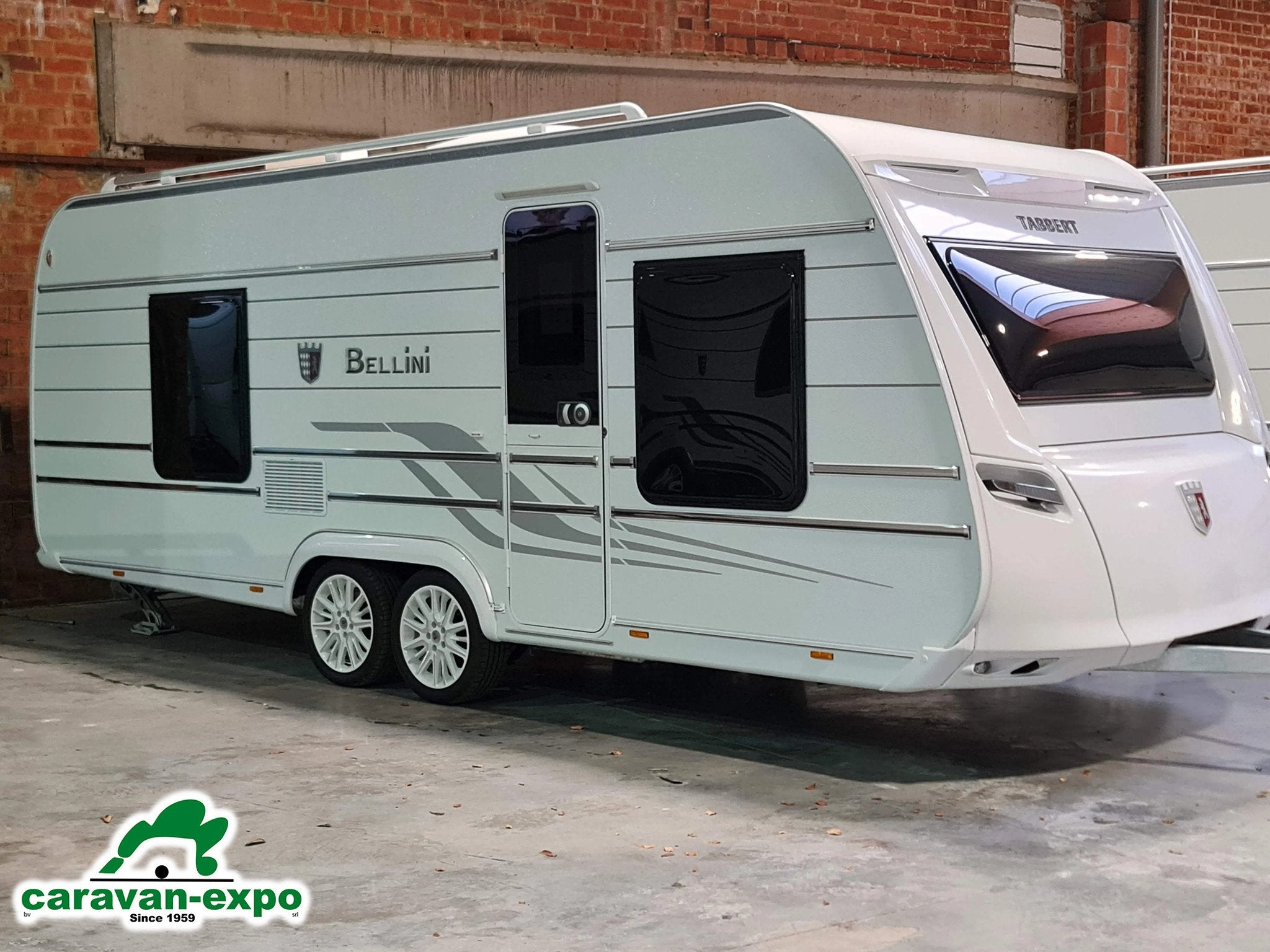TABBERT BELLINI 570 SHTD/F 2024 INVENDUE, Caravans en Kamperen, Bedrijf, 1500 - 2000 kg, Tot en met 4, Tabbert
