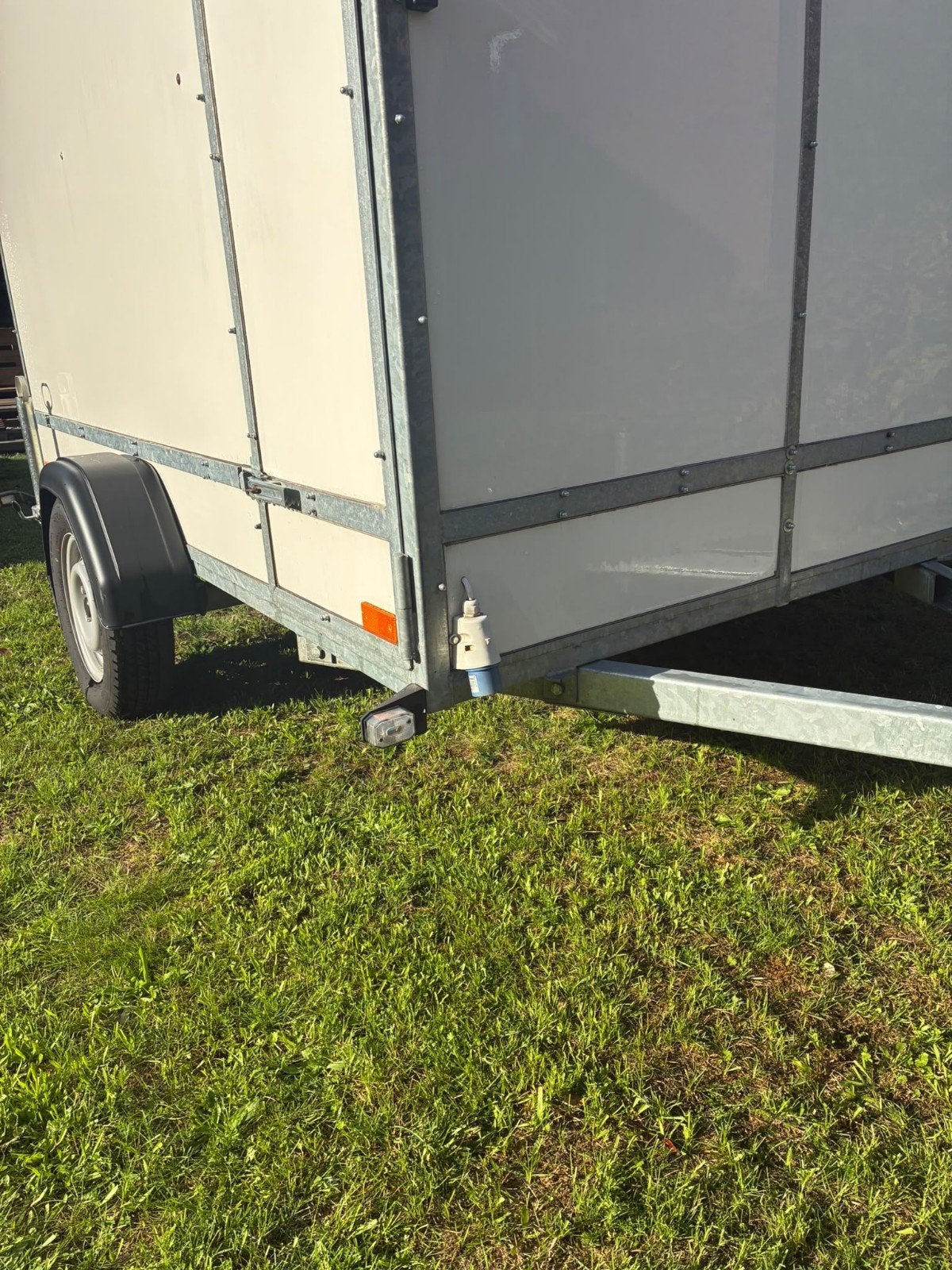 Gesloten aanhangwagen 750 kg met ingebouwd binnenrek, Enlèvement, Comme neuf