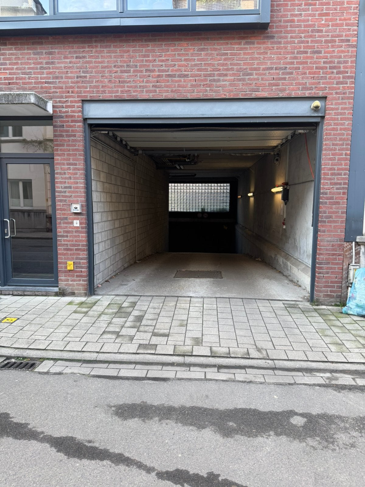 Garagestaanplaats Van Beethovenstraat 24 te huur, Immo, Antwerpen (stad)