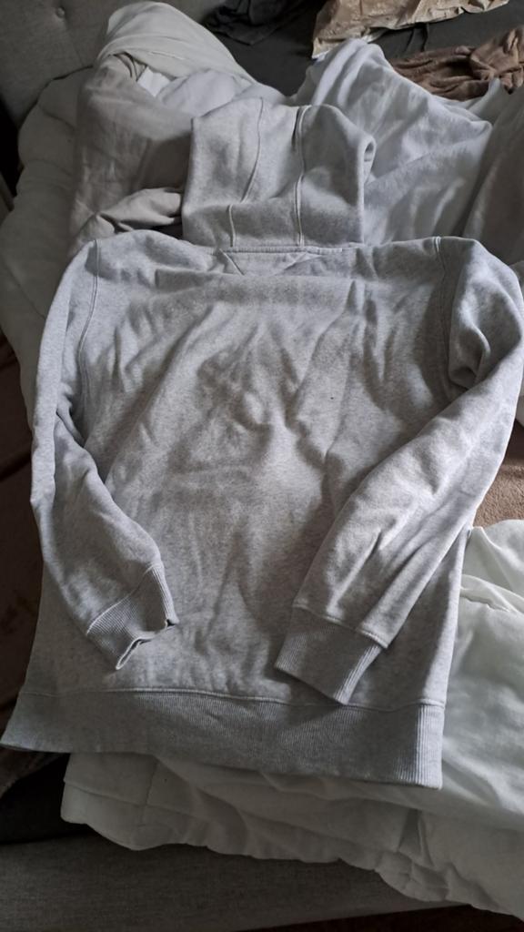 Tommy sweater licht grijs maat Large, Vêtements | Femmes, Vêtements de grossesse, Enlèvement, Gris