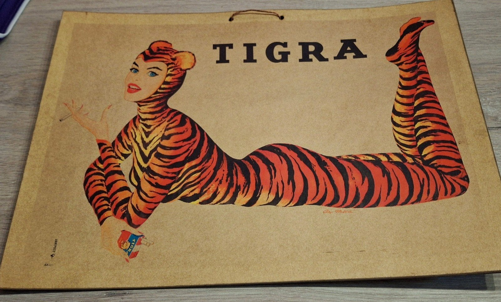 panneau publicitaire en carton vintage, mascotte de tabac, c, Enlèvement ou Envoi, Comme neuf, Autres types