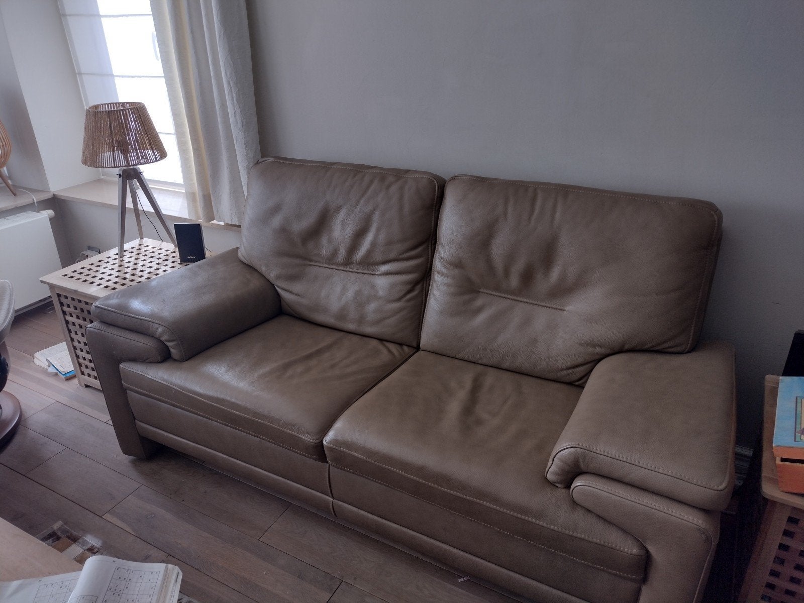 Tweezit in leder,kleur taupe,perfecte staat 188x88x95cm, Ophalen