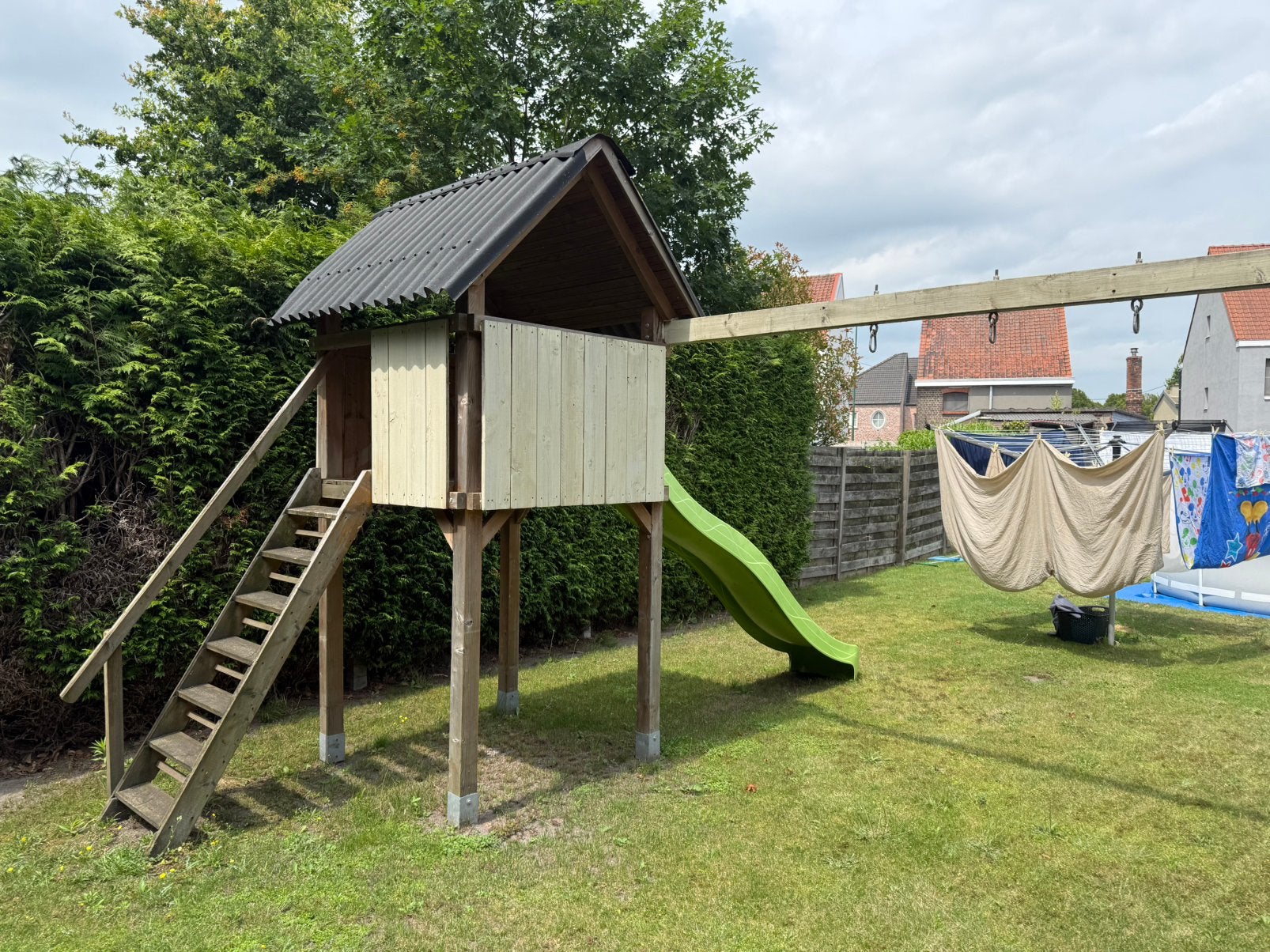 Speeltuig hout met glijbaan, schommel en nestschommel, Kinderen en Baby's, Speelgoed | Buiten | Speeltoestellen, Ophalen, Gebruikt
