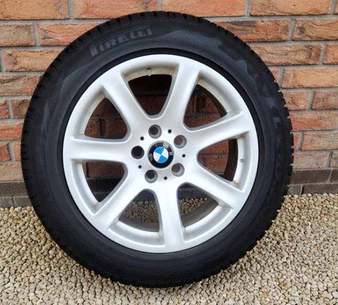 Jantes BMW d'origine + pneus Pirelli, Autos : Pièces & Accessoires, Pneus & Jantes, Pneus et Jantes, Pneus hiver, 17 pouces, 225 mm
