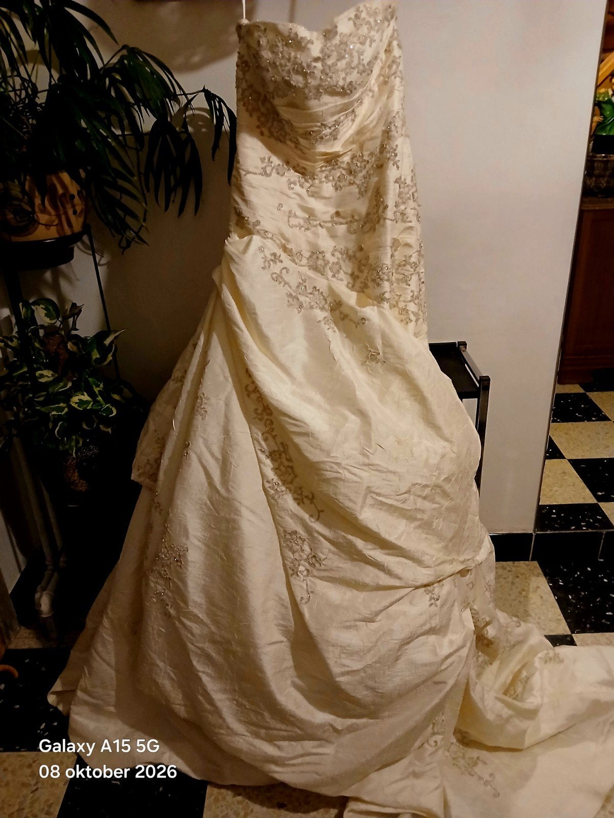 trouwkleed lang met mooie afwerking maatje M, Kleding | Dames, Ophalen