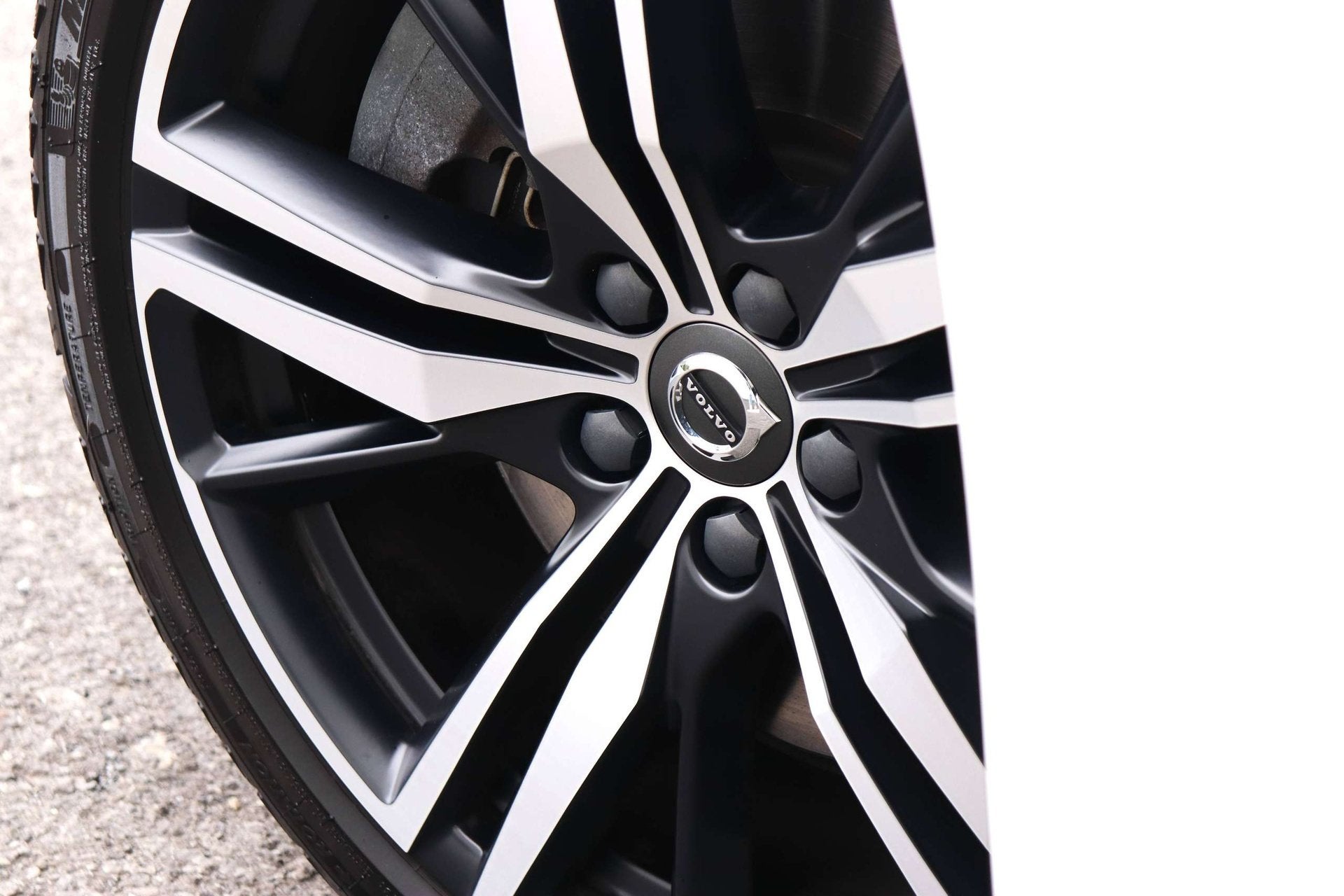 Volvo V60 T6 Recharge AWD PHEV R-Design - Black/H&K/Cam/19", Auto's, Automaat, Dealer onderhouden, https://public.car-pass.be/vhr/c4c4e708-4912-40db-8bce-4d03ca3d1eee
