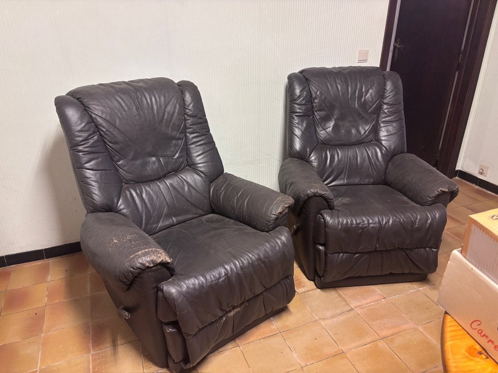 GRATIS 2 lederen relaxfauteuils – donkerbruin, Ophalen