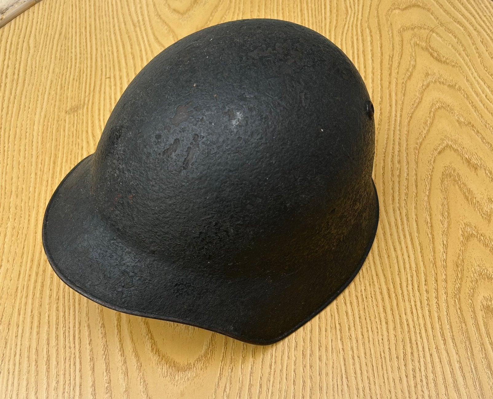 Zwitserse M18/40 helm met initialen, Verzamelen, Ophalen of Verzenden, Landmacht, Helm of Baret