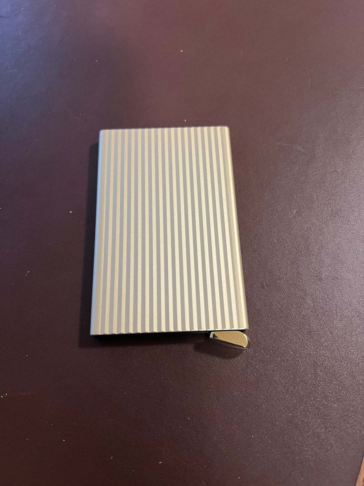 Secrid Cardprotector Fluted cashmere, Handtassen en Accessoires, Portemonnees, Ophalen of Verzenden, Zo goed als nieuw, Beige