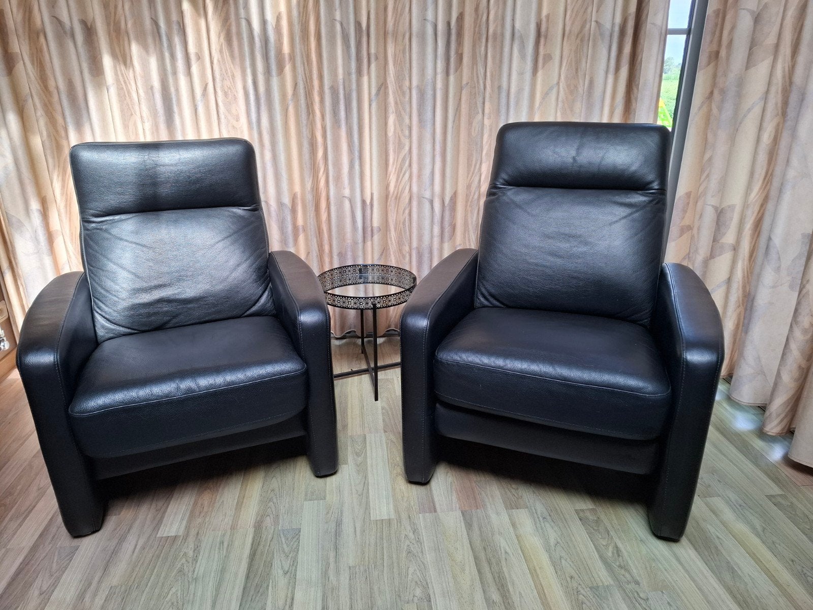 2 lederen zetels waarvan 1 relax, Huis en Inrichting, Fauteuils, Ophalen