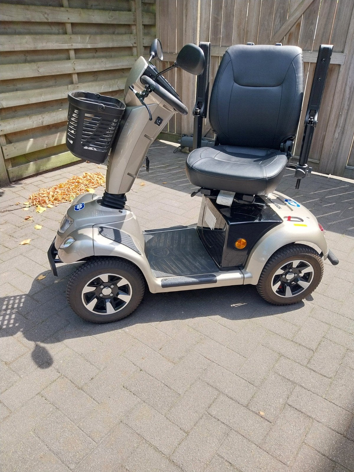 Champagne kleurige scootmobiel, Enlèvement, Vermeiren