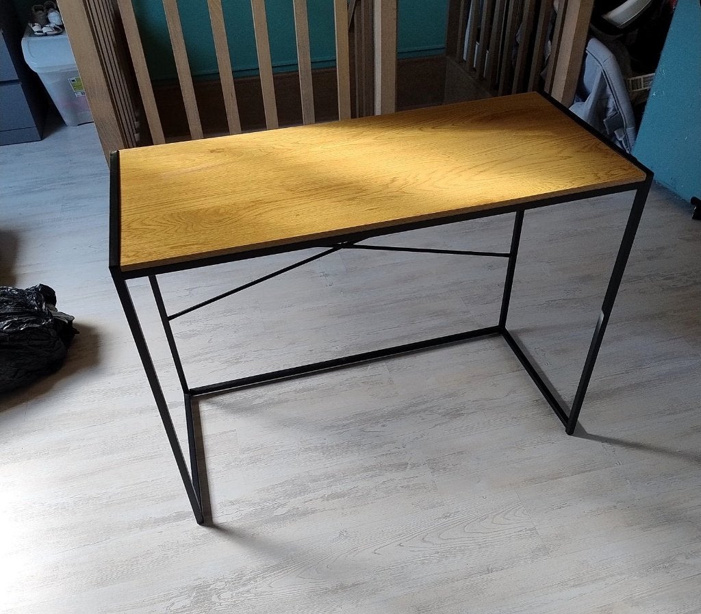Tafeltje / bureautje zwart metalen frame met eiken blad, Huis en Inrichting, Ophalen, Gebruikt, 100 tot 150 cm, 25 tot 50 cm
