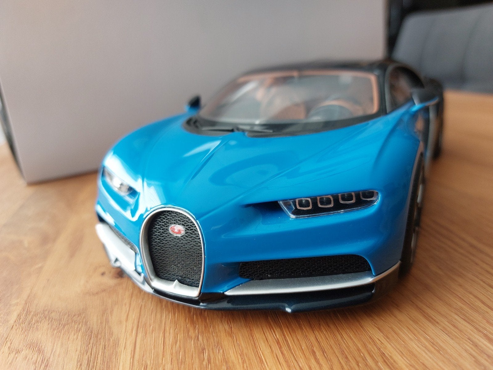 Kyosho Ousia 1/18 Bugatti Chiron noir bleu, Enlèvement ou Envoi, Comme neuf, Voiture, Kyosho