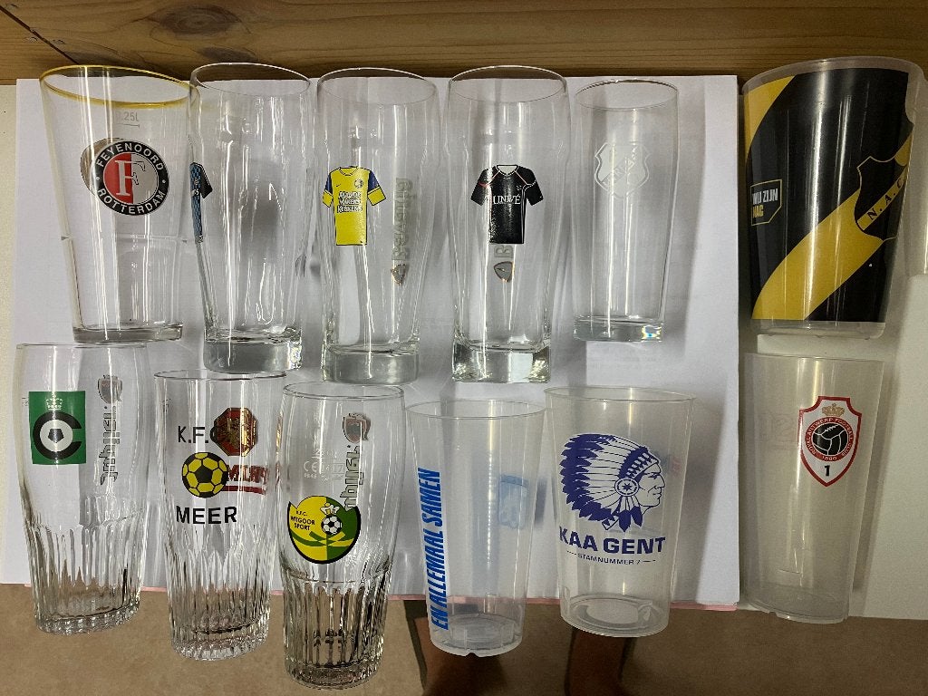13 voetbalglazen en drinkbekers, Verzamelen, Ophalen of Verzenden, Zo goed als nieuw, Overige typen