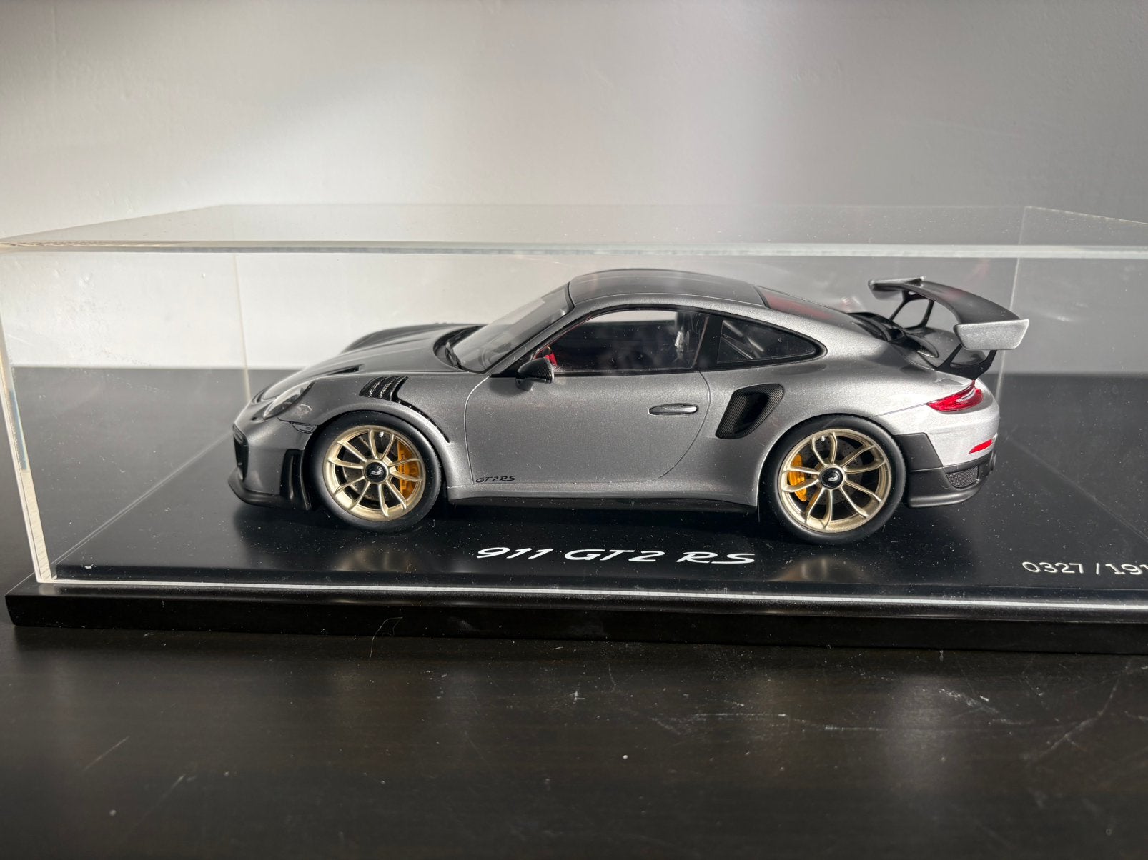 Porsche 991 Gt2 RS 1/18 Spark, Enlèvement, Comme neuf