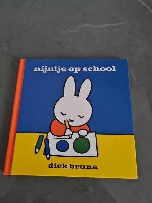 Boek - Nijntje op school - Dick Bruna, Enlèvement ou Envoi