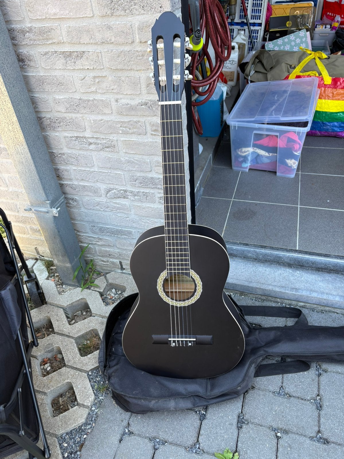 Gitaar gloednieuw, Muziek en Instrumenten, Snaarinstrumenten | Gitaren | Akoestisch, Ophalen, Zo goed als nieuw